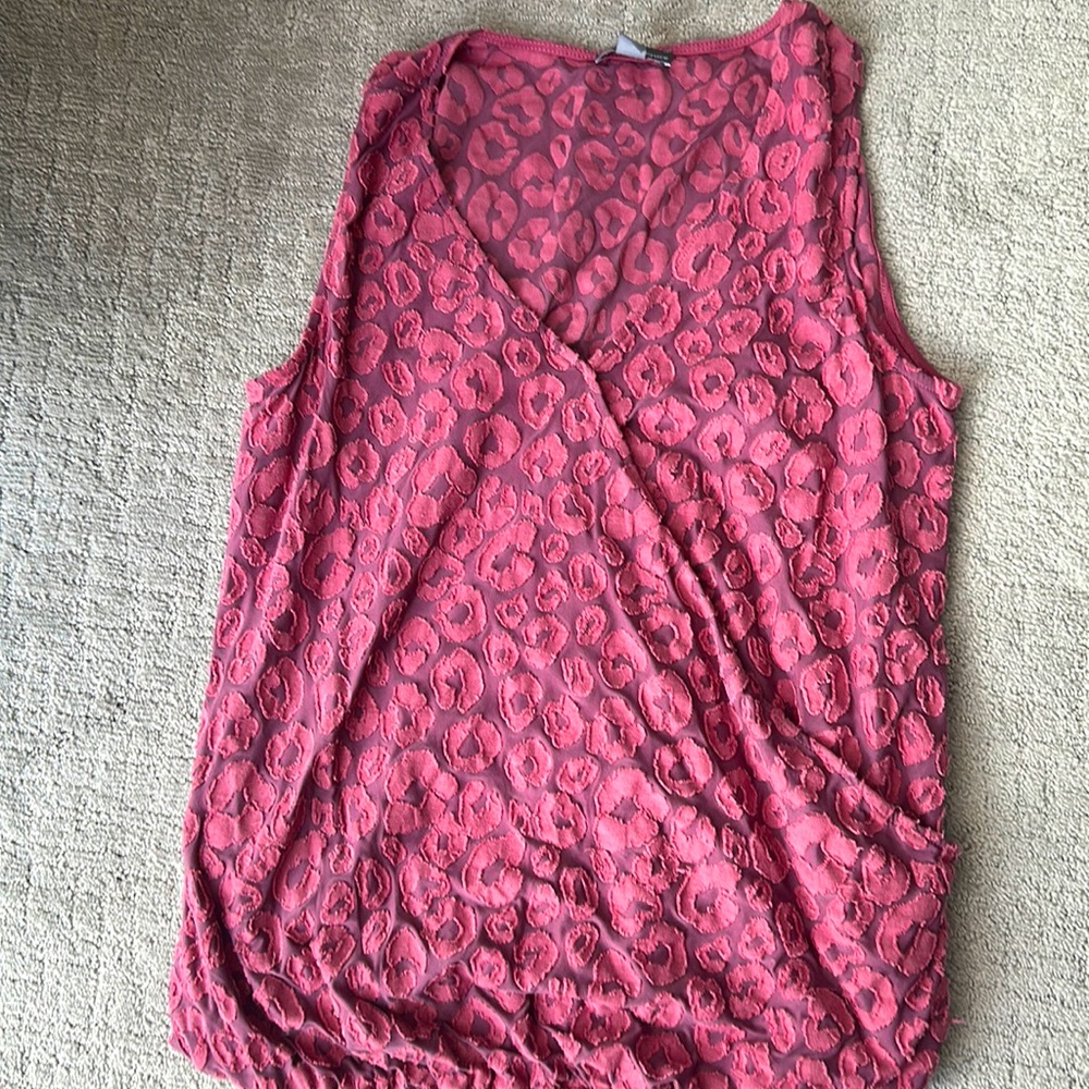 Market & Spruce size Small.